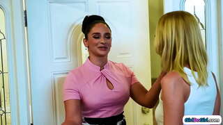 ���ුඩා පියයුරු දුබුරු con artist විය මවා පානවා ලොකු හෙළි කළෙමි milfs දුවන දැරියගේ මව හා සම්බ වෙමින් ඇගේ ඇඟ පුරා මයිල් මෝඩයෙක් ලෙව කෑවා ඇය විසින් stepmom