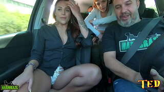 Il-karozza hija sħiħa, u Tgawdi l-Imħabba jiġrilha mikxufa fi transitu