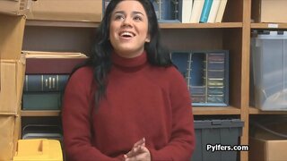 Cur Latina hoț prins și tras de excitat de paza