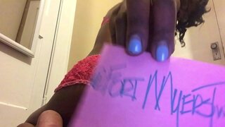 Λεπτό Παχύ Μωρό Μου Δείχνει Ότι Μπορεί Να Χειροκροτήσουν Την Λεία Πάρα Πολύ!