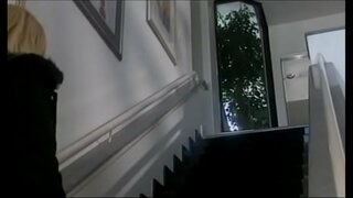 Нэлээн халуун, зоригтой алхам шаргал бяцхан хүүгийн том аяга Brittney төвд: skye хийсэн хийцгээ авч усанд өрөмдлөгийн түүний